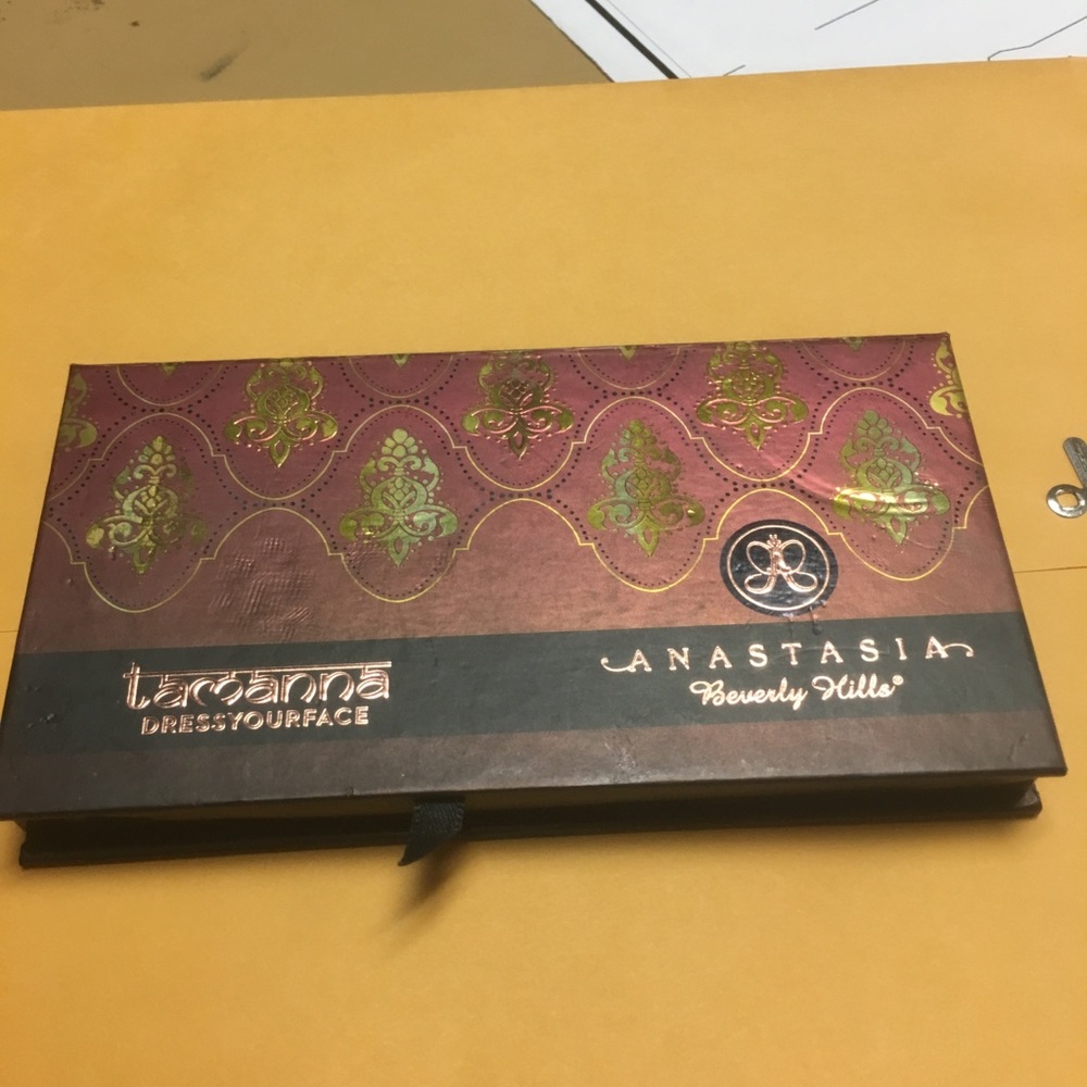 Anastasia Beverly Hills Tamanna Palette.